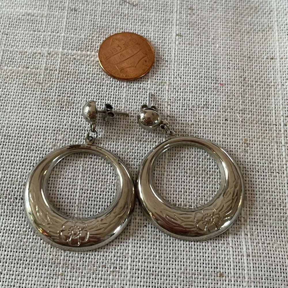 VINTAGE BOHO STYLE LARGE CIRCLE HOOP EARRINGS..